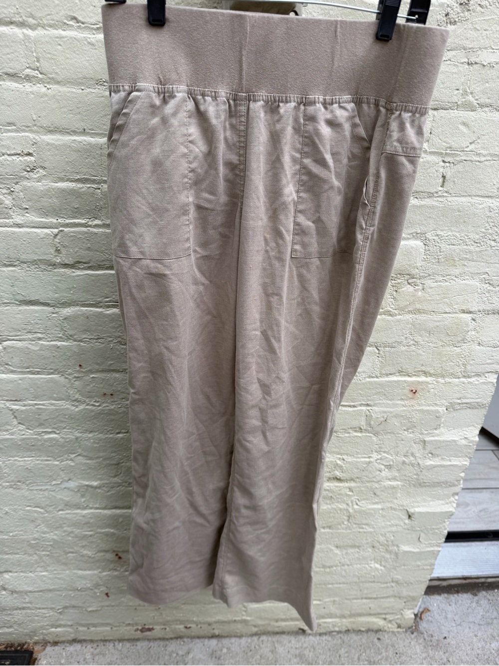 Super comfortable women’s Prana pants with stretchy band in beige GUC